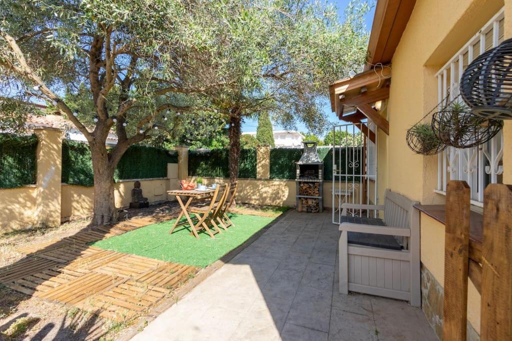 Вілла Casita Con Jardin, Bbq, Wifi, Centro Y Playa Емпуріабрава Екстер'єр фото