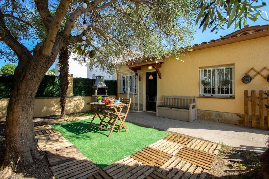 Вілла Casita Con Jardin, Bbq, Wifi, Centro Y Playa Емпуріабрава Екстер'єр фото