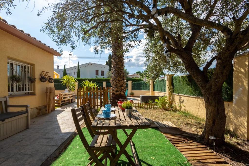Вілла Casita Con Jardin, Bbq, Wifi, Centro Y Playa Емпуріабрава Екстер'єр фото